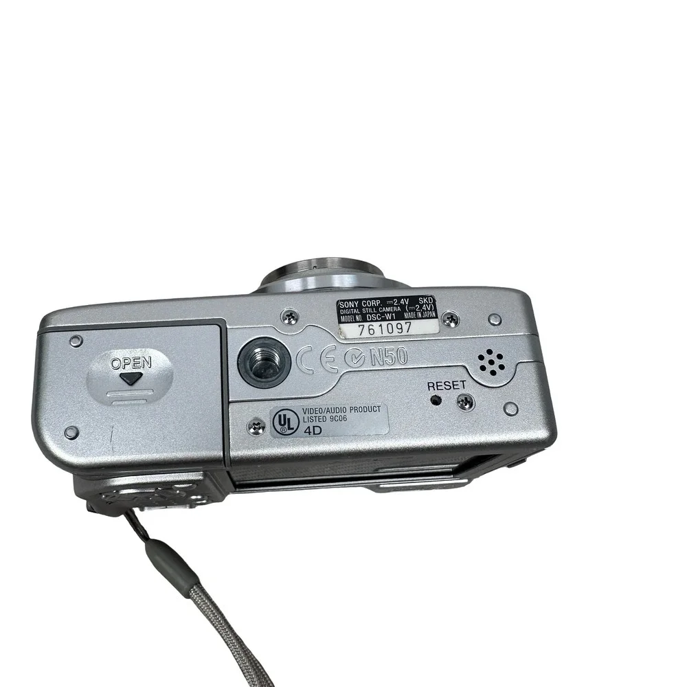 Sony Cyber-shot DSC-W1 Silver 5.1MP Digital Camera Carl Zeiss FOR PARTS REPAIR